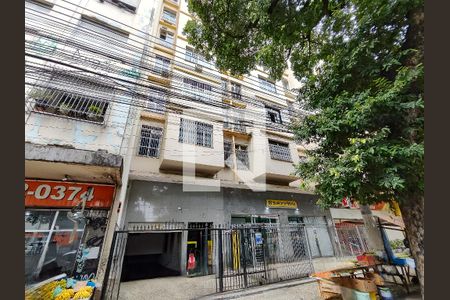 Apartamento à venda com 84m², 2 quartos e 1 vaga Apartamento à venda com 84m², 2 quartos e 1 vagaFachada e portaria