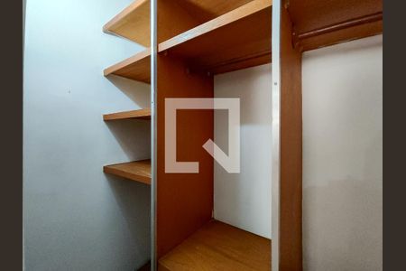 Apartamento à venda com 84m², 2 quartos e 1 vaga Apartamento à venda com 84m², 2 quartos e 1 vagaCloset do quarto 2