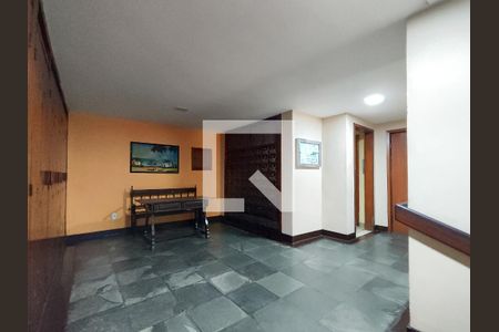 Apartamento à venda com 84m², 2 quartos e 1 vaga Apartamento à venda com 84m², 2 quartos e 1 vagaFachada e portaria