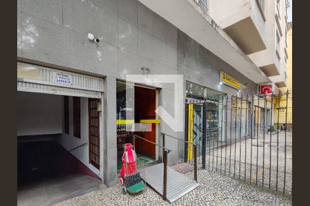 Apartamento à venda com 84m², 2 quartos e 1 vaga Apartamento à venda com 84m², 2 quartos e 1 vagaFachada e portaria