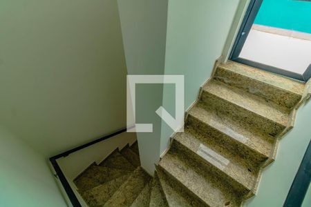 Casa à venda com 130m², 3 quartos e 2 vagasEscada