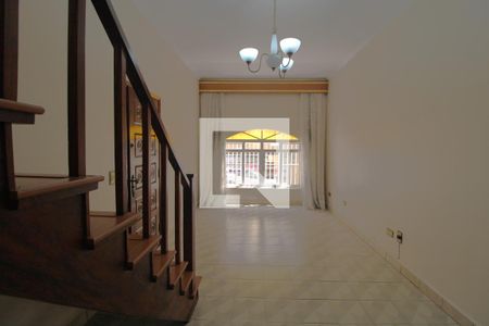 Sala de casa à venda com 3 quartos, 140m² em Jardim Luanda, São Paulo