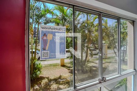 Apartamento à venda com 56m², 2 quartos e 1 vagaPlaquinha instalada na janela do imóvel