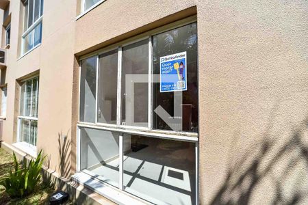 Apartamento à venda com 56m², 2 quartos e 1 vagaPlaquinha instalada na janela do imóvel