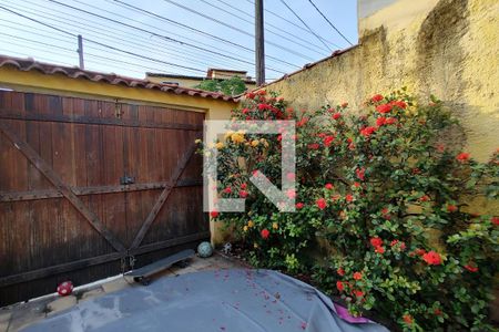 Casa de condomínio à venda com 104m², 2 quartos e 3 vagasQuintal