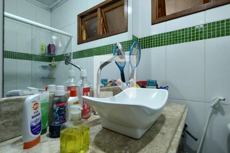 Casa de condomínio à venda com 104m², 2 quartos e 3 vagasBanheiro