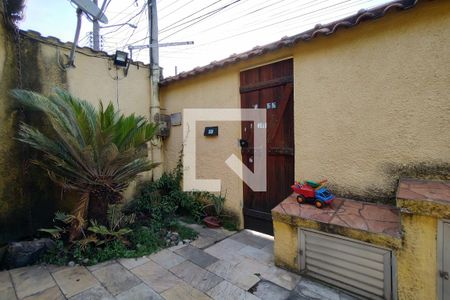Casa de condomínio à venda com 104m², 2 quartos e 3 vagasQuintal