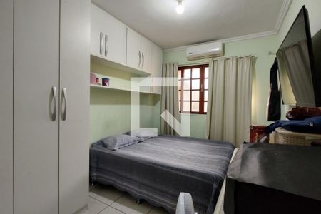 Casa de condomínio à venda com 104m², 2 quartos e 3 vagasQuarto 1 - Armários