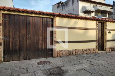 Casa de condomínio à venda com 104m², 2 quartos e 3 vagasFachada