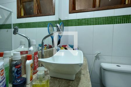 Casa de condomínio à venda com 104m², 2 quartos e 3 vagasBanheiro