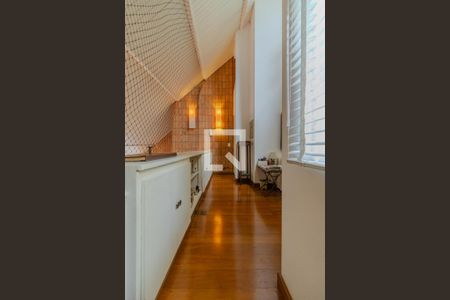 Casa à venda com 330m², 3 quartos e 2 vagasSala de TV