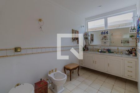 Casa à venda com 330m², 3 quartos e 2 vagasBanheiro da Suíte 1