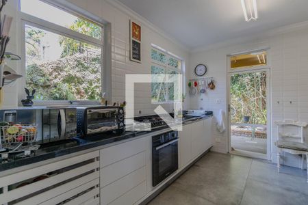 Casa à venda com 330m², 3 quartos e 2 vagascozinha