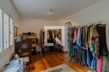 Casa à venda com 330m², 3 quartos e 2 vagasCloset