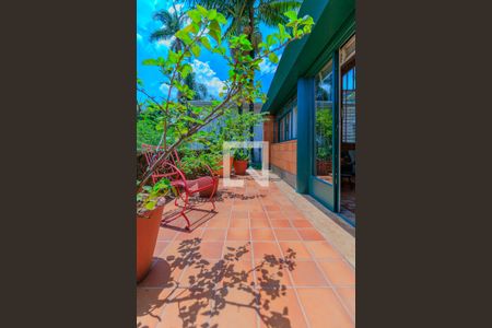 Varanda de casa à venda com 3 quartos, 330m² em Jardim Viana, São Paulo