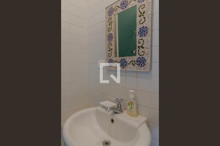 Casa à venda com 330m², 3 quartos e 2 vagasBanheiro de Serviço