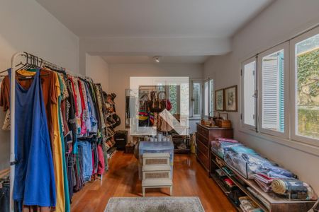Casa à venda com 330m², 3 quartos e 2 vagasCloset
