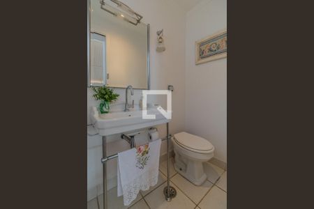 Casa à venda com 330m², 3 quartos e 2 vagasBanheiro de Serviço