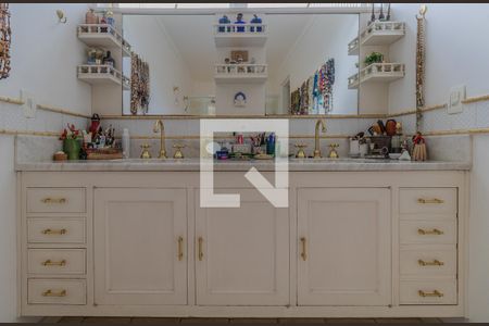 Casa à venda com 330m², 3 quartos e 2 vagasBanheiro da Suíte 1