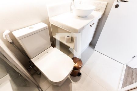 Apartamento à venda com 72m², 3 quartos e 2 vagas Apartamento à venda com 72m², 3 quartos e 2 vagasBanheiro 2