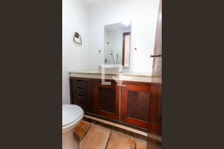 Banheiro de casa para alugar com 4 quartos, 360m² em Piratininga, Niterói