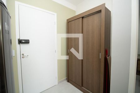 Quarto, armário e porta de entrada  de kitnet/studio para alugar com 1 quarto, 24m² em Vila Olímpia, São Paulo