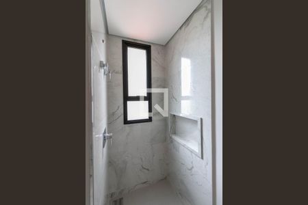 Banheiro de apartamento para alugar com 1 quarto, 50m² em Funcionários, Belo Horizonte