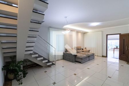 Casa de condomínio para alugar com 310m², 4 quartos e 4 vagasSala 1