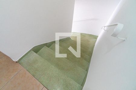 Casa à venda com 150m², 3 quartos e 3 vagasEscada