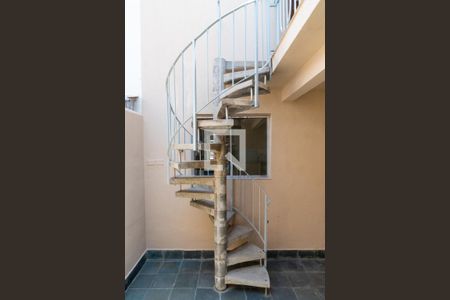 Casa à venda com 150m², 3 quartos e 3 vagasEscada