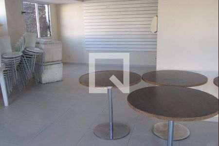 Apartamento para alugar com 50m², 2 quartos e 1 vagaÁrea comum - Salão de festas