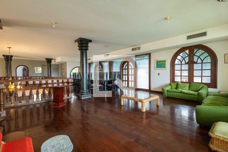 Sala de casa à venda com 11 quartos, 1600m² em Barra da Tijuca, Rio de Janeiro