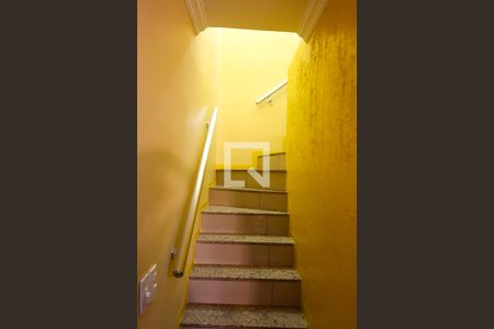 Escada de casa à venda com 4 quartos, 200m² em Parque Pinheiros, Taboão da Serra