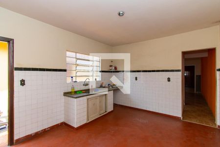 Casa à venda com 400m², 4 quartos e 6 vagas Casa à venda com 400m², 4 quartos e 6 vagasCozinha