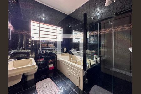 Banheiro Social de casa à venda com 5 quartos, 250m² em Vila Cordeiro, São Paulo