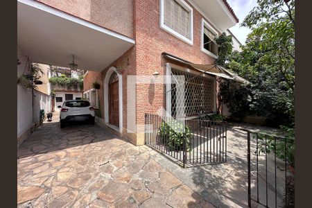 Casa à venda com 250m², 5 quartos e sem vagaGaragem/Jardim