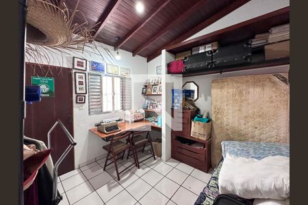 Casa à venda com 250m², 5 quartos e sem vagaSuíte 3 Fundos