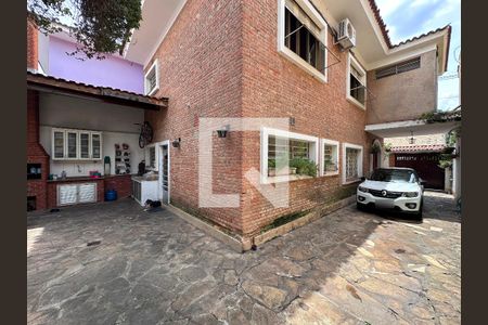 Casa à venda com 250m², 5 quartos e sem vagaQuintal