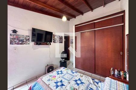Casa à venda com 250m², 5 quartos e sem vagaSuíte 2 Fundos