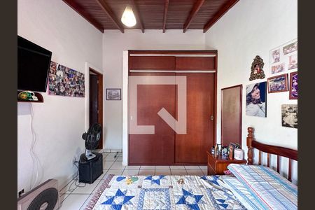 Casa à venda com 250m², 5 quartos e sem vagaSuíte 2 Fundos