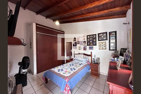 Casa à venda com 250m², 5 quartos e sem vagaSuíte 2 Fundos