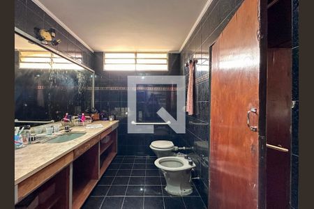 Casa à venda com 250m², 5 quartos e sem vagaBanheiro Suíte 1