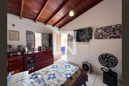Casa à venda com 250m², 5 quartos e sem vagaSuíte 2 Fundos