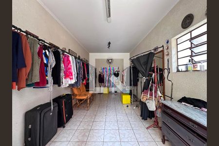 Casa à venda com 250m², 5 quartos e sem vagaEspaço Fundos