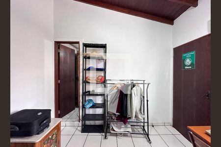 Casa à venda com 250m², 5 quartos e sem vagaSuíte 3 Fundos