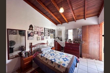 Casa à venda com 250m², 5 quartos e sem vagaSuíte 2 Fundos