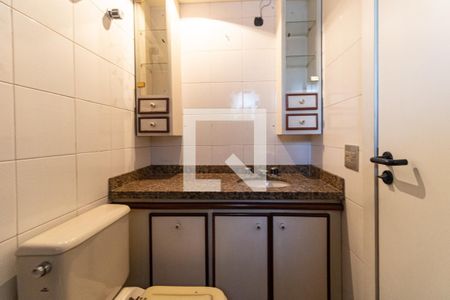 Apartamento à venda com 186m², 4 quartos e 3 vagasBanheiro da Suíte 2