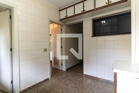 Apartamento à venda com 186m², 4 quartos e 3 vagasLavanderia