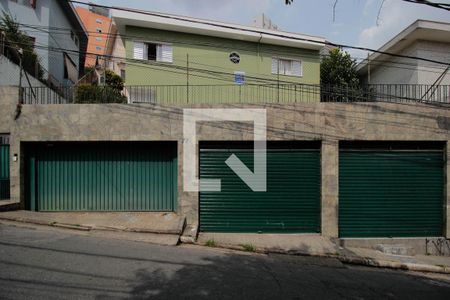 Casa à venda com 200m², 3 quartos e 3 vagasFachada