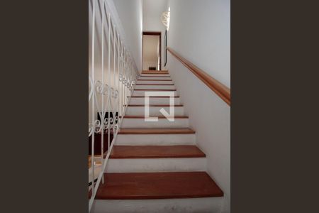 Casa à venda com 200m², 3 quartos e 3 vagasEscada